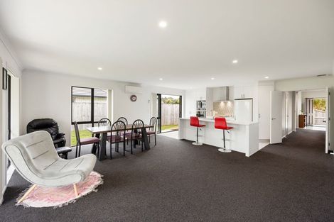 Photo of property in 51 Edgeview Crescent, Fitzroy, Hamilton, 3206
