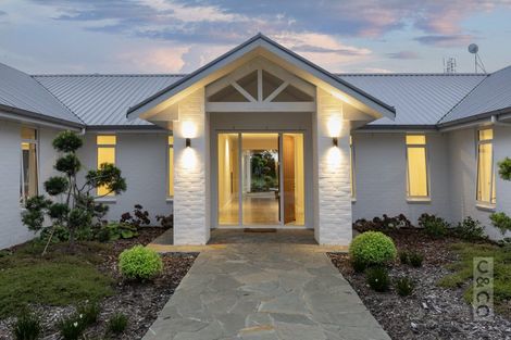 Photo of property in 88 Taupaki Road, Taupaki, Henderson, 0782