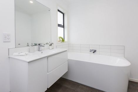 Photo of property in 8 Passchendaele Grove, Trentham, Upper Hutt, 5018