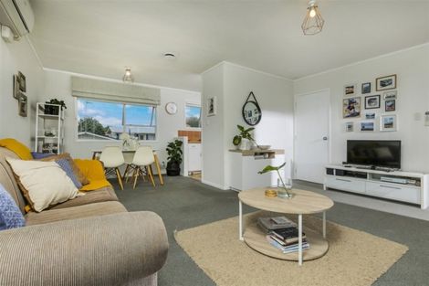 Photo of property in 2/13 Talavera Place, Te Atatu South, Auckland, 0602