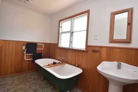 Photo of property in 74 Kent Street, Carterton, 5713