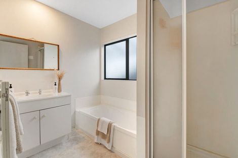 Photo of property in 1/21 Jumento Place, Unsworth Heights, Auckland, 0632