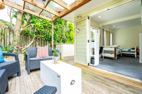 Photo of property in 13 Emlyn Place, Torbay, Auckland, 0630