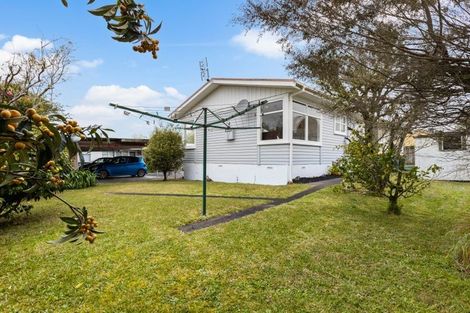 Photo of property in 2/116 Beach Haven Road, Beach Haven, Auckland, 0626
