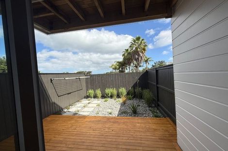 Photo of property in 5/15 Sea Vista Avenue, Beach Haven, Auckland, 0626