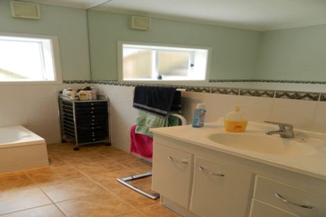 Photo of property in 54 Delhi Crescent, Khandallah, Wellington, 6035