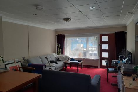 Photo of property in 216 Oriental Parade, Oriental Bay, Wellington, 6011