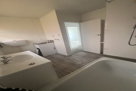 Photo of property in 2/47 Felton Mathew Avenue, Saint Johns, Auckland, 1072