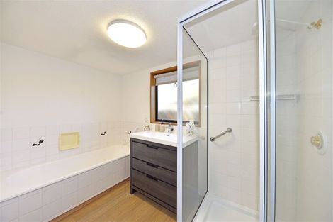 Photo of property in 28b Inglewood Place, Avonhead, Christchurch, 8042