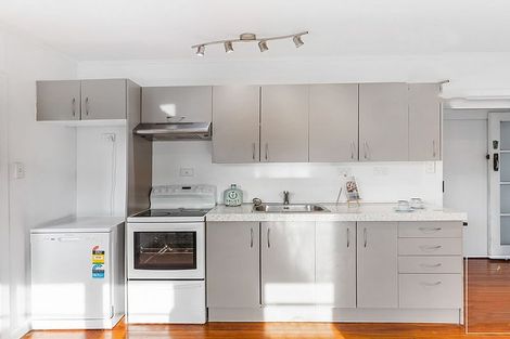 Photo of property in 21 Croydon Road, New Lynn, Auckland, 0600