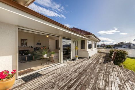 Photo of property in 2 Acklam Avenue, Otumoetai, Tauranga, 3110