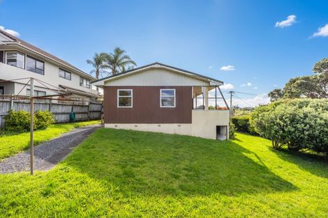 Photo of property in 1 Braemar Road, Rothesay Bay, Auckland, 0630