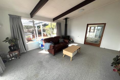 Photo of property in 24 Colchester Crescent, Newlands, Wellington, 6037