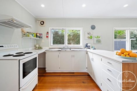 Photo of property in 9 Regent Street, Whakapirau, Maungaturoto, 0583