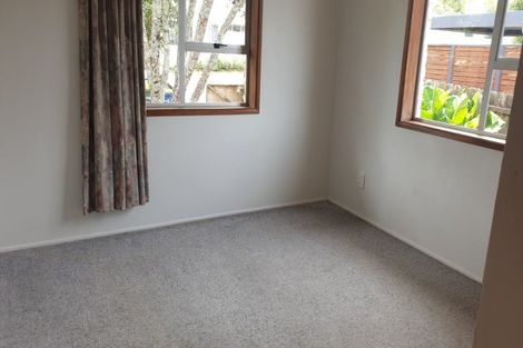 Photo of property in 5 St Catherine Crescent, West Harbour, Auckland, 0618