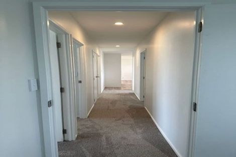 Photo of property in 115 Kemp Road, Massey, Auckland, 0614