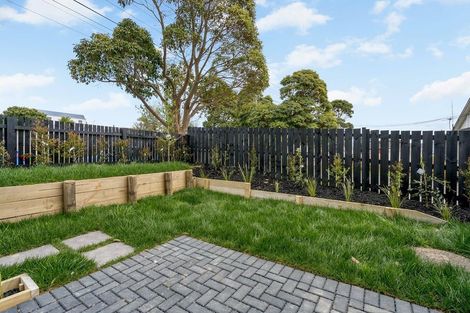Photo of property in 1/2 Windermere Crescent, Blockhouse Bay, Auckland, 0600