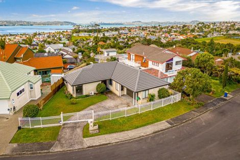 Photo of property in 4 Marlin Street, West Harbour, Auckland, 0618