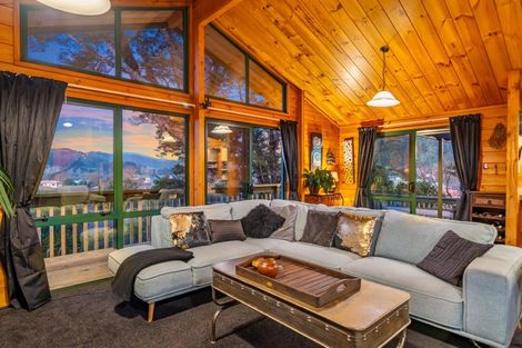 Photo of property in 19 Carlow Grove, Birchville, Upper Hutt, 5018