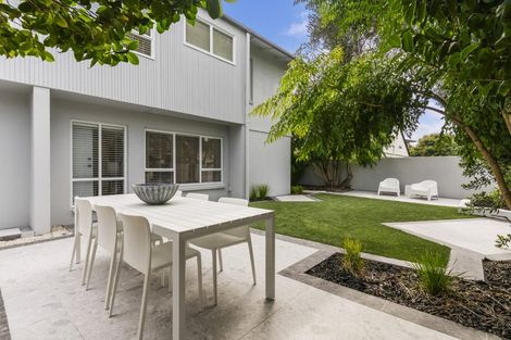 Photo of property in 1/2 Milford Park Place, Milford, Auckland, 0620
