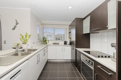 Photo of property in 2/143a Wiseley Road, West Harbour, Auckland, 0618