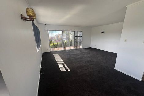 Photo of property in 1/361 Wairau Road, Totara Vale, Auckland, 0629