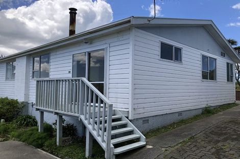 Photo of property in 2/47 Edgecombe Street, Newlands, Wellington, 6037