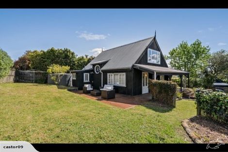 Photo of property in 8 Poplar Road, Stanmore Bay, Whangaparaoa, 0932