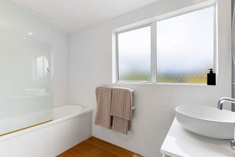 Photo of property in 29 Hebron Road, Waiake, Auckland, 0630