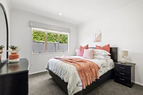 Photo of property in 8 Stonedge Lane, Rosedale, Auckland, 0632