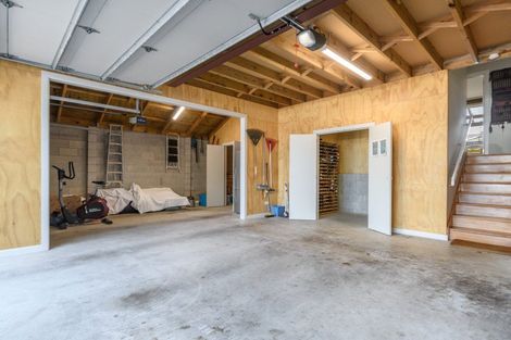 Photo of property in 247 Devonport Road, Tauranga, 3110