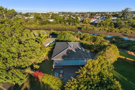 Photo of property in 36 Sunline Avenue, Massey, Auckland, 0614