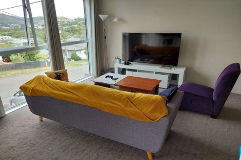 Photo of property in 25b Omega Street, Newlands, Wellington, 6037