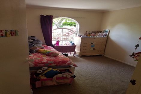 Photo of property in 8 Himalaya Drive, Half Moon Bay, Auckland, 2012