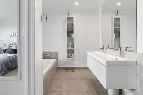 Photo of property in 28 Holyoake Terrace, Omokoroa, 3114