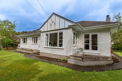 Photo of property in 33 Pinehaven Road, Pinehaven, Upper Hutt, 5019