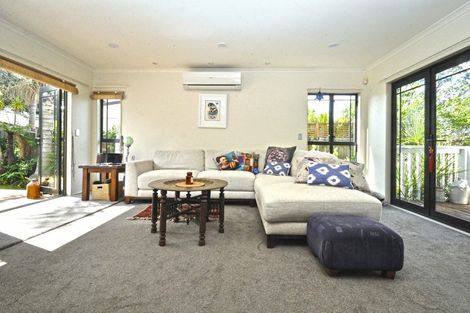 Photo of property in 2/710 East Coast Road, Milford, Auckland, 0620