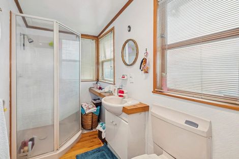 Photo of property in 60 Kawaha Point Road, Kawaha Point, Rotorua, 3010