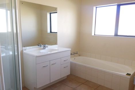 Photo of property in 4 Ettrick Lane, Papakura, 2110