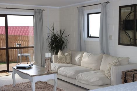 Photo of property in 26 Bay View Road, Cable Bay, 0420