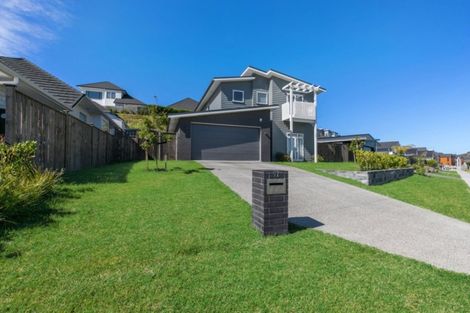 Photo of property in 92 Arran Point Parade, Orewa, 0931