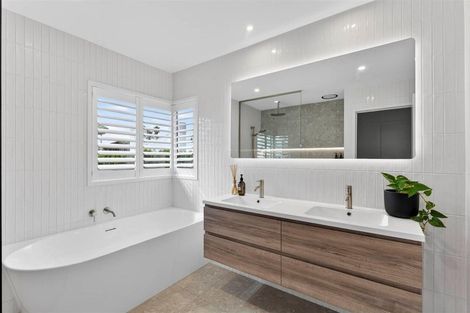 Photo of property in 44 Milford Road, Milford, Auckland, 0620