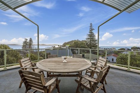 Photo of property in 19 Rewa Place, Russell, 0202