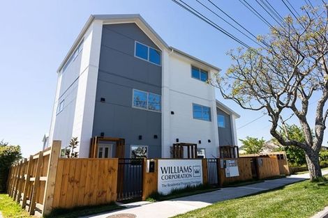 Photo of property in 4/7 Flanshaw Road, Te Atatu South, Auckland, 0610