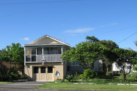 Photo of property in 5 Exmouth Road, Northcote, Auckland, 0627