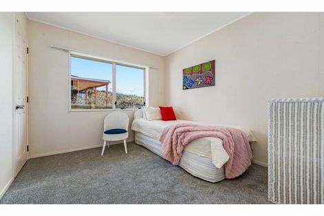 Photo of property in 29 Taupiko Place, Green Bay, Auckland, 0604