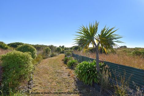 Photo of property in 17 Palmer Place, Taieri Beach, Taieri Mouth, 9091