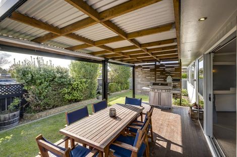 Photo of property in 37 Tait Drive, Greenmeadows, Napier, 4112