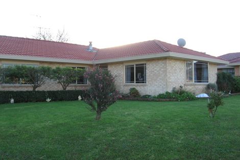 Photo of property in 3 Swanson Oaks, Swanson, Auckland, 0612