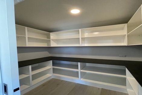 Photo of property in 30 Vinistra Road, Kumeu, 0810